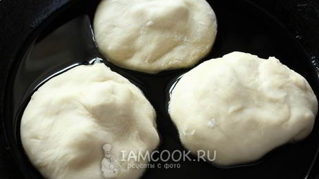 быстрые пирожки с курицей и брынзой