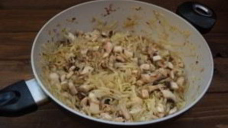 дрожжевые пирожки с капустой