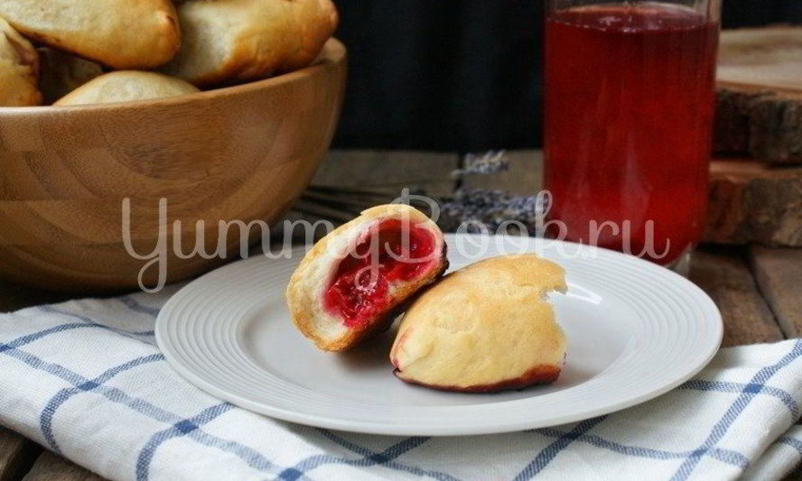 Рецепт дрожжевых пирожков с вишней