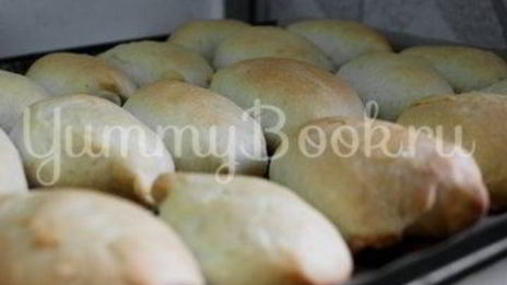 дрожжевые пирожки с вишней