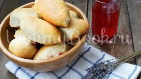 дрожжевые пирожки с вишней