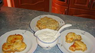 Фигурные пирожки из готового слоеного теста