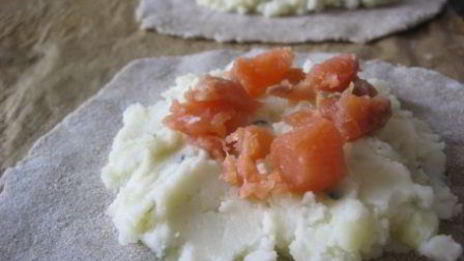 карельские пирожки с картофелем и рыбой