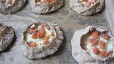 карельские пирожки с картофелем и рыбой