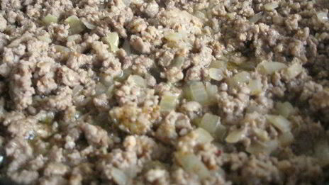 картофельные пирожки с грибным соусом