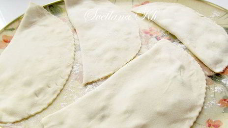 кутабы с пикантной творожной начинкой