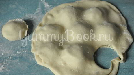 мини-пирожки с брынзой и помидорами