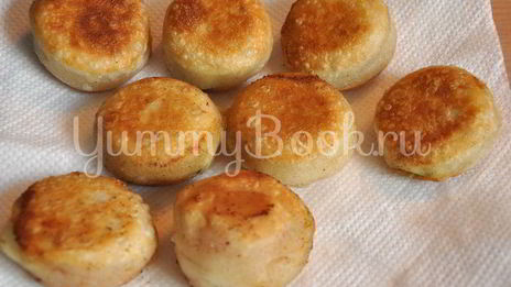 мини-пирожки с брынзой и помидорами