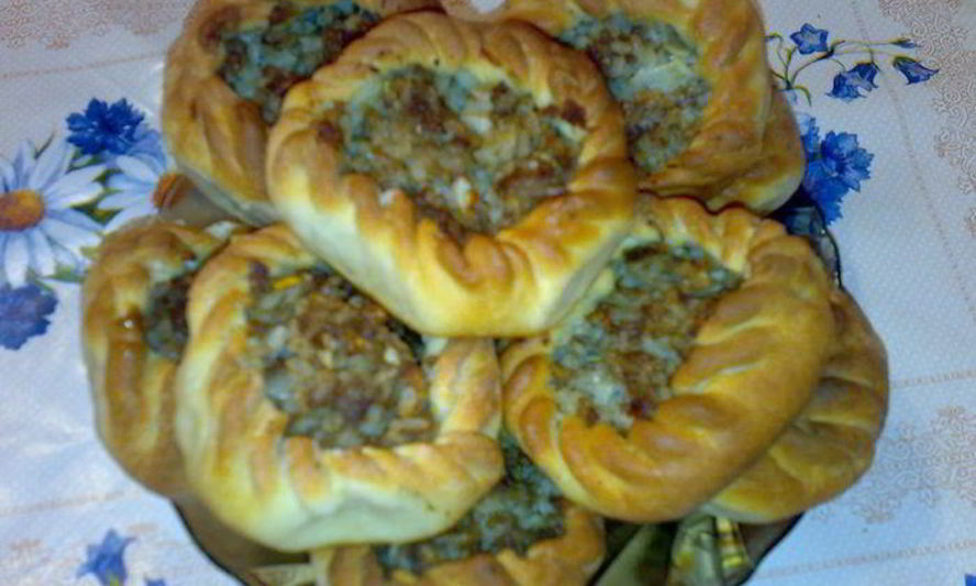 Рецепт открытых пирожков с мясом и рисом