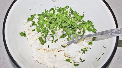 пирожки бомбочки с помидорами и сыром