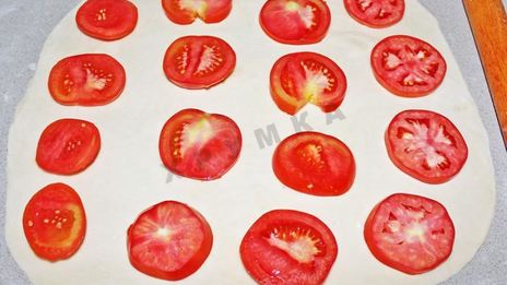 пирожки бомбочки с помидорами и сыром