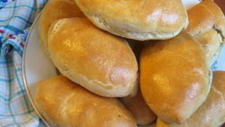 Пирожки дрожжевые с капустой и мясом