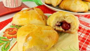 Пирожки духовые с вишней