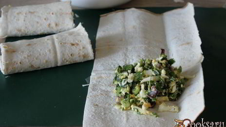 пирожки из лаваша с зеленым луком и яйцом