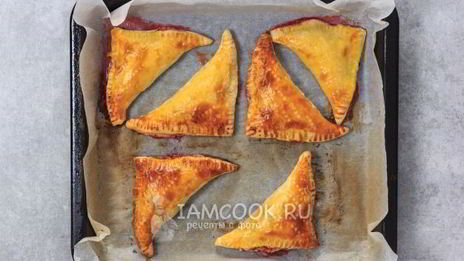 пирожки из слоеного теста с клубникой