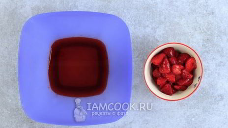 пирожки из слоеного теста с клубникой