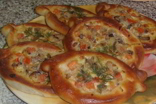 Пирожки-лодочки с грибной начинкой