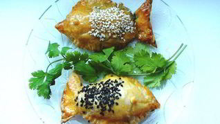 Пирожки Рыбки с красной рыбой и шпинатом