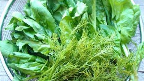 пирожки рыбки с красной рыбой и шпинатом