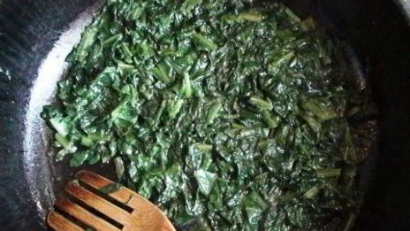 пирожки рыбки с красной рыбой и шпинатом