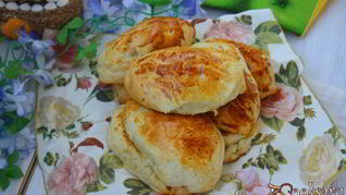 Пирожки с картофелем и лисичками