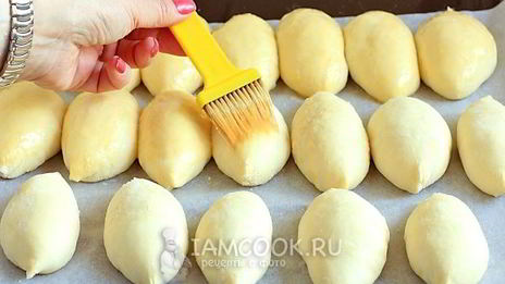 пирожки с рисом, яйцом и зеленым луком