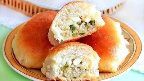 пирожки с рисом, яйцом и зеленым луком