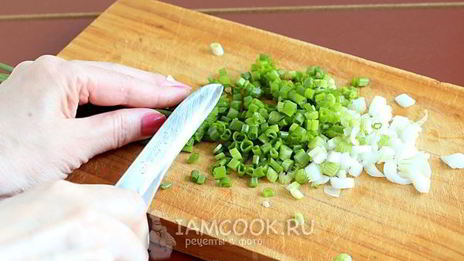 пирожки с рисом, яйцом и зеленым луком