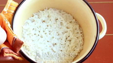 пирожки с рисом, яйцом и зеленым луком