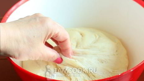 пирожки с рисом, яйцом и зеленым луком