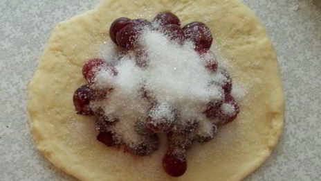 пирожки с вишней