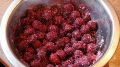 пирожки с замороженными ягодами