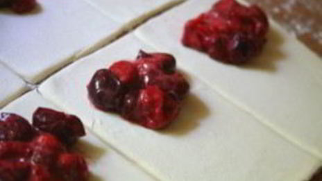 пирожки с замороженными ягодами