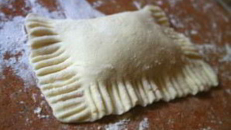 пирожки с замороженными ягодами