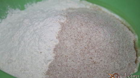 пирожки с зеленым луком, сыром и яйцом