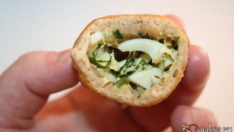 пирожки с зеленым луком, сыром и яйцом