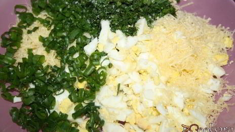 пирожки с зеленым луком, сыром и яйцом