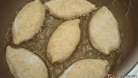 пирожки с зеленым луком, сыром и яйцом