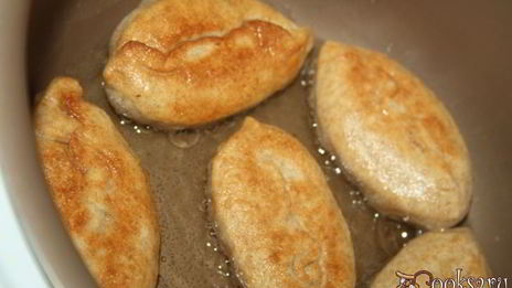 пирожки с зеленым луком, сыром и яйцом