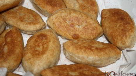 пирожки с зеленым луком, сыром и яйцом