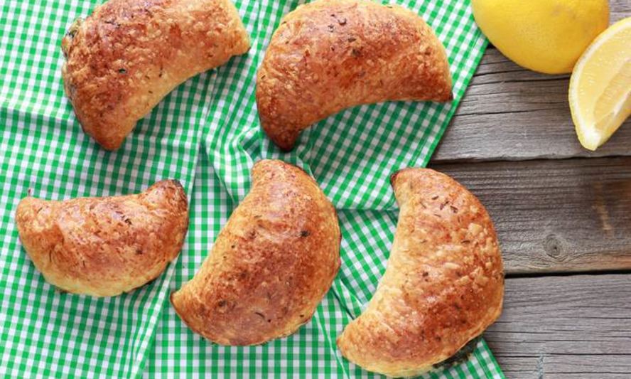 Рецепт пирожков со шпинатом и кедровыми орешками