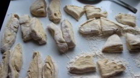 пирожки со сливой из дрожжевого теста