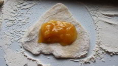 пирожки со сливой из дрожжевого теста