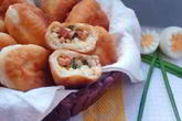 Пирожки весенние с луком и яйцом