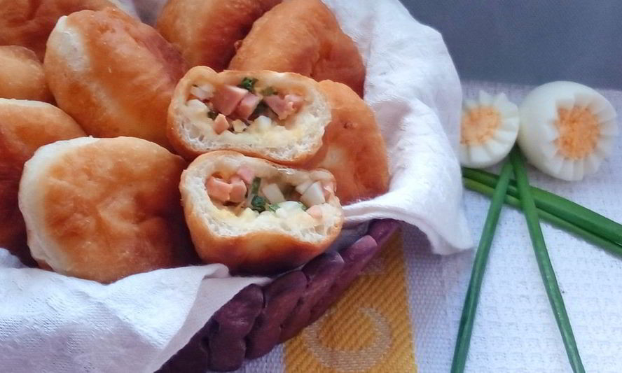 Рецепт пирожков весенних с луком и яйцом