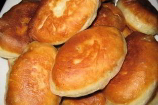 Пышные пирожки с луком и яйцом