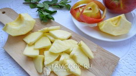 слоеные пирожки с яблоком