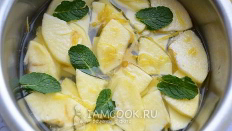 слоеные пирожки с яблоком