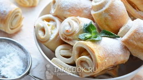 слоеные пирожки с яблоком