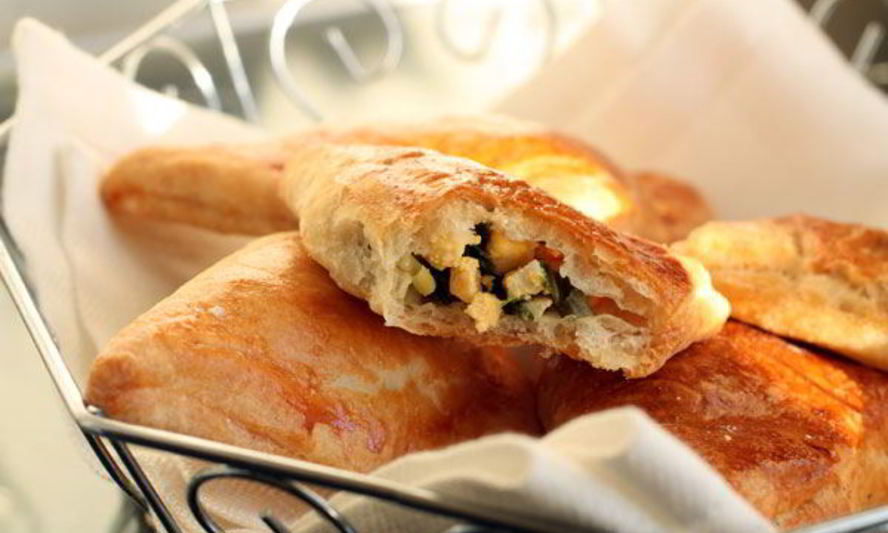 Рецепт слоеных пирожков с яйцом и зеленым луком